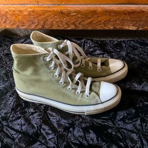 CONVERSE Hi-Top EUC Olive Green Women Size 9 ChuckTaylor All-Star